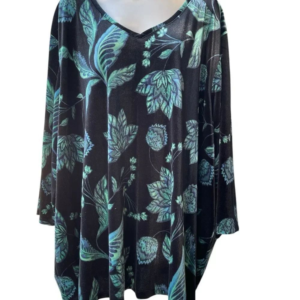 NWT Catherines Black and Green Leaf Print velvet, Super Soft holiday 5X